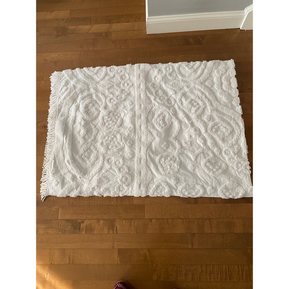 Columbine Cody Home Collection white chenille bedspread fringe full bed - Picture 9 of 12